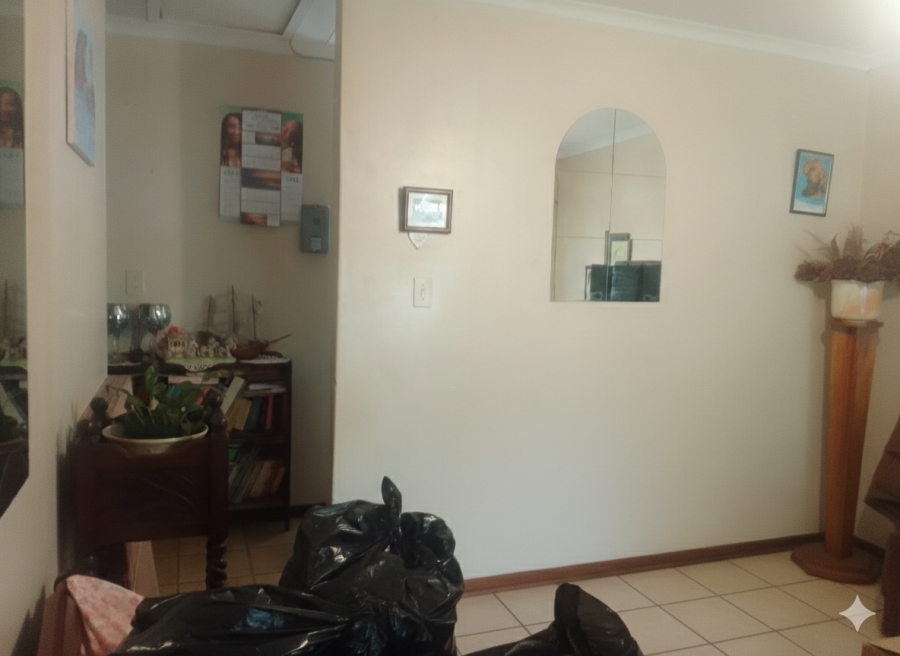 2 Bedroom Property for Sale in Geelhoutpark North West